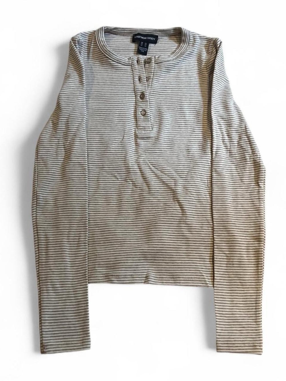 Long sleeve fitted striped henley top
100% cotton
Brand new, never worn
Size xs